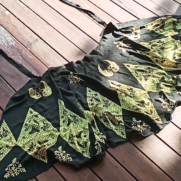 Black and Yellow designed wrap skirt - Picture 3 of 5